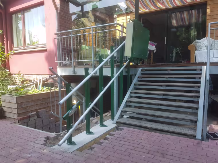 Rhein-Mosel Lifte - Installierte Treppen-Außenlift